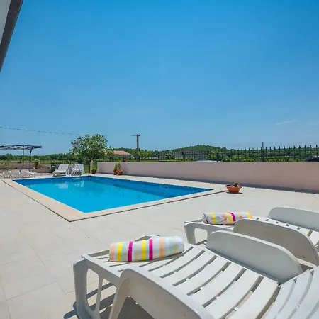 Giulia Villa